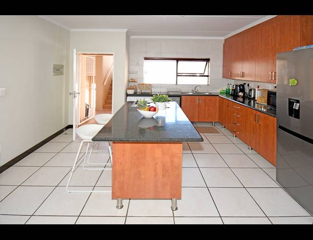 2 BEDROOM APARTMENT FOR SALE IN SUNNINGHILL